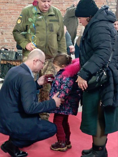 Родичам загиблих військових передали державні нагороди