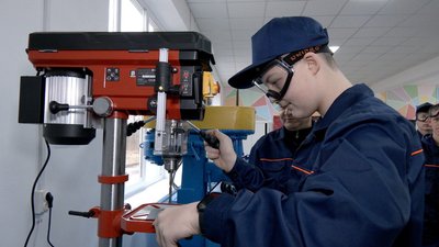 На Вінниччині школярі здобувають професію тракториста-машиніста сільськогосподарського виробництва На Вінниччині школярі здобувають професію тракториста-машиніста сільськогосподарського виробництва