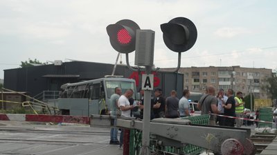 "Побачила, що почали діставати людей": деталі смертельного зіткнення потяга та маршрутки на Рівненщині "Побачила, що почали діставати людей": деталі смертельного зіткнення потяга та маршрутки на Рівненщині