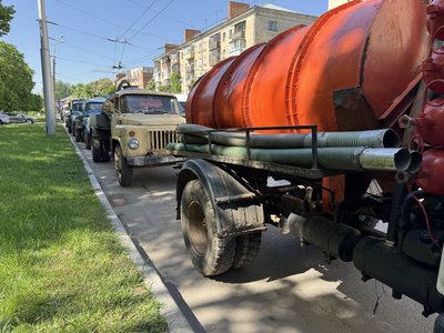 Страйк асенізаторів у Полтаві триває: підприємці вийшли до ОВА через штрафи та умови "Полтававодоканалу" Страйк асенізаторів у Полтаві триває: підприємці вийшли до ОВА через штрафи та умови "Полтававодоканалу"