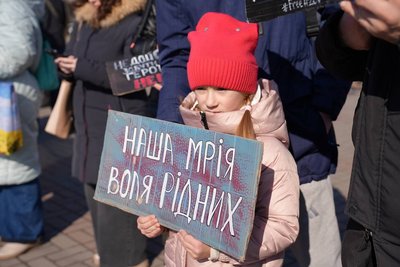 У Черкасах відбулась мирна хода присвячена 11 річниці війни У Черкасах відбулась мирна хода присвячена 11 річниці війни