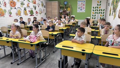 Учні у підземній школі, яка запрацювала у Немишлянському районі Харкова Учні у підземній школі, яка запрацювала у Немишлянському районі Харкова