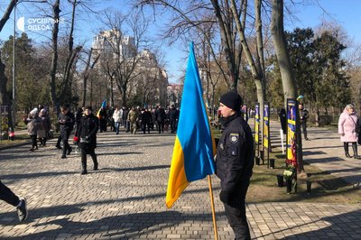 "У серці просто діра, в душі — пустота": на Алеї Героїв в Одесі увічнили памʼять ще 48 загиблих військових "У серці просто діра, в душі — пустота": на Алеї Героїв в Одесі увічнили памʼять ще 48 загиблих військових