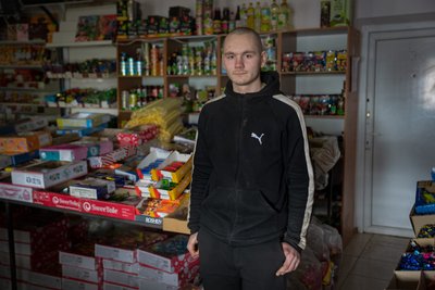 "Виїжджають цілими сім'ями". Як живуть люди у Межовій на Дніпропетровщині, що за 19 кілометрів від лінії фронту "Виїжджають цілими сім'ями". Як живуть люди у Межовій на Дніпропетровщині, що за 19 кілометрів від лінії фронту