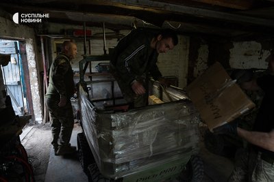 Військові роти НРК батальйону БС "Сапсани" 30 ОМБр завантажують роботизований комплекс "Рись". Донеччина, травень 2026 року Військові роти НРК батальйону БС "Сапсани" 30 ОМБр завантажують роботизований комплекс "Рись". Донеччина, травень 2026 року