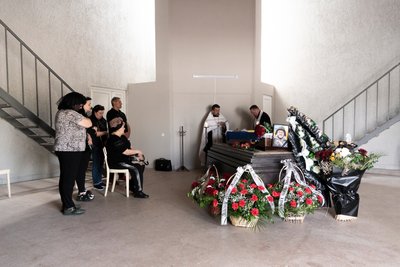 У Мукачеві попрощалися з захисником Євгенієм Іваненком У Мукачеві попрощалися з захисником Євгенієм Іваненком