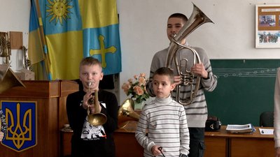 "Тішимося, коли люди донатять": на Вінниччині дитячий духовий оркестр допомагає армії "Тішимося, коли люди донатять": на Вінниччині дитячий духовий оркестр допомагає армії