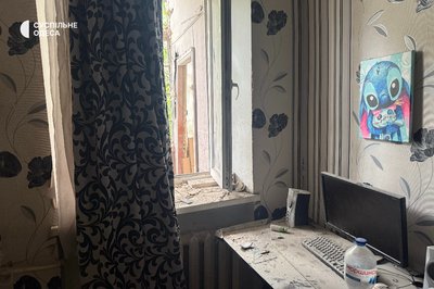 "Ми цілі дивом": мешканці будинку в Одесі розповіли про влучання російського дрона