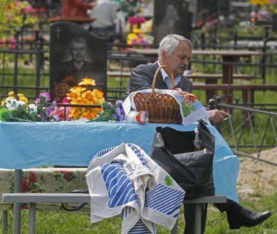 Як відзначають у Запоріжжі поминальні дні: Проводки, Гробки, Радониця Як відзначають у Запоріжжі поминальні дні: Проводки, Гробки, Радониця