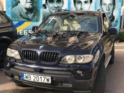 У Житомирі військовим передали дрони, генератори та автомобілі від благодійників У Житомирі військовим передали дрони, генератори та автомобілі від благодійників