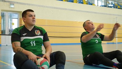 Капітан вінницької збірної з волейболу сидячи Євгеній Савченко готується до паралімпійських змагань Капітан вінницької збірної з волейболу сидячи Євгеній Савченко готується до паралімпійських змагань
