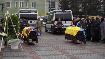 Загинули на Курщині: з військовими Дмитром Булавським та Максимом Рвачовим попрощалися у Рівному Загинули на Курщині: з військовими Дмитром Булавським та Максимом Рвачовим попрощалися у Рівному