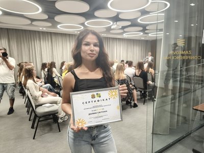 20 молодих жителів Житомирщини отримали премії ОВА по 10 тисяч гривень 20 молодих жителів Житомирщини отримали премії ОВА по 10 тисяч гривень