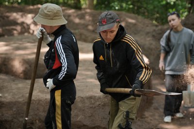 Перстень, намистини, кільця: на Полтавщині під час студентської експедиції знайшли курган часів Русі Перстень, намистини, кільця: на Полтавщині під час студентської експедиції знайшли курган часів Русі