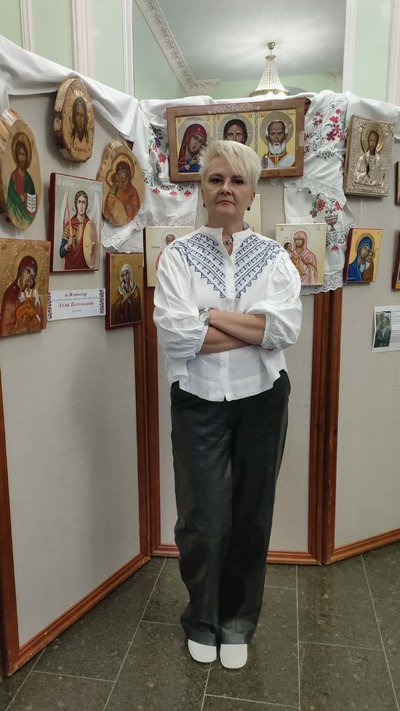 "Зайшла художницею, вийшла іконописицею": історія Алли Волошиної з Житомира