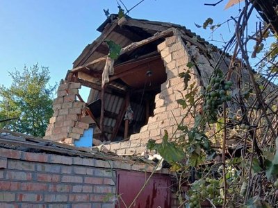 Війська РФ майже 20 разів поцілили по чотирьох районах Дніпропетровщини: двоє поранених, пошкоджено продуктовий склад Війська РФ майже 20 разів поцілили по чотирьох районах Дніпропетровщини: двоє поранених, пошкоджено продуктовий склад