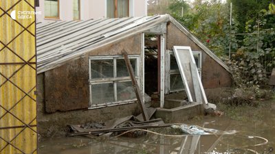 "Вода пішла хвилею у будівлю": приватні будинки на Одещині досі залишаються затопленими після негоди "Вода пішла хвилею у будівлю": приватні будинки на Одещині досі залишаються затопленими після негоди