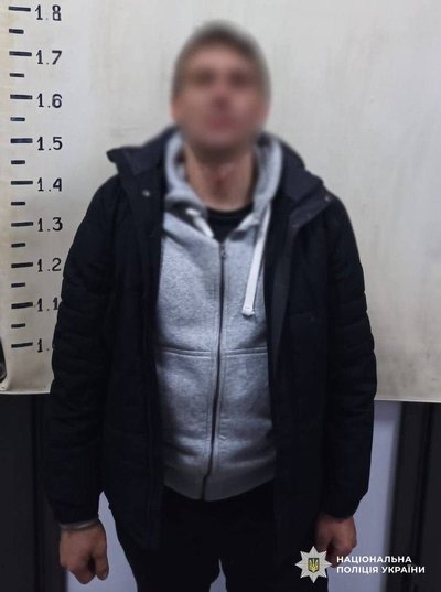 У Києві чоловік напав на бригаду "швидкої" У Києві чоловік напав на бригаду "швидкої"