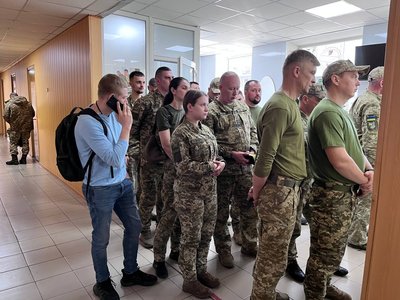 У Луцьку прикордонники стали донорами крові для військових і цивільних У Луцьку прикордонники стали донорами крові для військових і цивільних