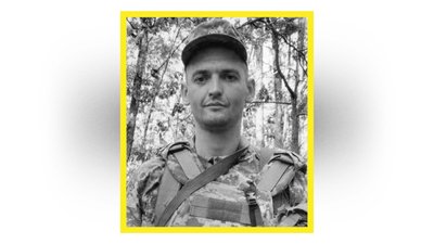 На Чернігівщині попрощалися з двома бійцями: Сергієм Гнітієм та Дмитром Шатаном, які загинули на фронті На Чернігівщині попрощалися з двома бійцями: Сергієм Гнітієм та Дмитром Шатаном, які загинули на фронті