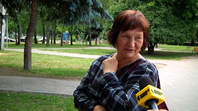 Житомирянка Ірина каже, що її трирічний онук Михайло приходить пострибати на батуті, але при цьому вона за ним наглядає Житомирянка Ірина каже, що її трирічний онук Михайло приходить пострибати на батуті, але при цьому вона за ним наглядає