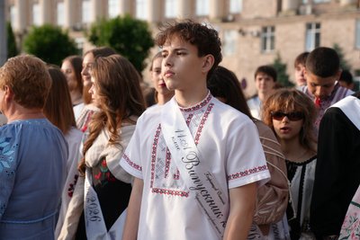 "Марш подяки": фоторепортаж з ходи випускників у Черкасах "Марш подяки": фоторепортаж з ходи випускників у Черкасах