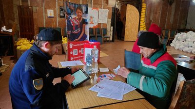 Тепло в оселі. На Миколаївщині людям видають дрова Тепло в оселі. На Миколаївщині людям видають дрова