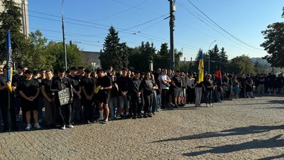 У Вінниці відбулася молебень та мирна хода у пам'ять про загиблих розвідників України У Вінниці відбулася молебень та мирна хода у пам'ять про загиблих розвідників України