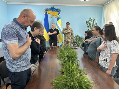 У Кременчуці родинам передали посмертні нагороди семи загиблих військових У Кременчуці родинам передали посмертні нагороди семи загиблих військових