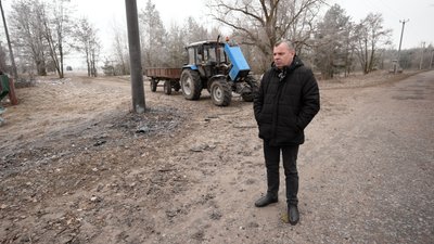 В Євминці на Чернігівщині фіксують наслідки атаки російського безпілотника: що розповідають місцеві В Євминці на Чернігівщині фіксують наслідки атаки російського безпілотника: що розповідають місцеві