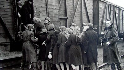 Про Чернігів — від німецької до радянської окупації: історики про руйнацію міста та "звільнення" його Червоною армією Про Чернігів — від німецької до радянської окупації: історики про руйнацію міста та "звільнення" його Червоною армією