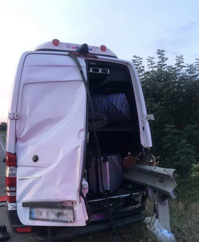 Мікроавтобус потрапив у аварію, є травмовані: на Черкащині поліція розслідує ДТП Мікроавтобус потрапив у аварію, є травмовані: на Черкащині поліція розслідує ДТП