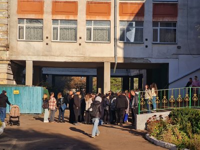 Чи переведуть початкові класи ліцею №34 Житомира у дитсадок? Батьки шукають відповіді Чи переведуть початкові класи ліцею №34 Житомира у дитсадок? Батьки шукають відповіді