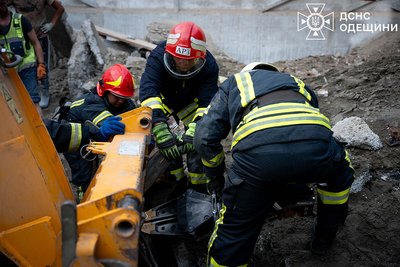 В Одеському порту обвалився склад: один чоловік загинув