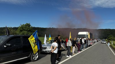 На Вінниччині відбувся автопробіг у пам'ять про полеглого Владислава Каспрука На Вінниччині відбувся автопробіг у пам'ять про полеглого Владислава Каспрука