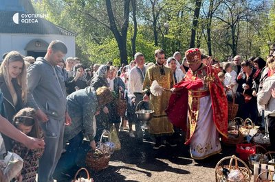 Освячення кошиків і молитви у храмі: як одесити зустріли Великдень (фото)