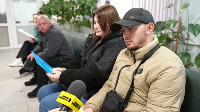 Місцевий житель Максим подав документи на перший закордонний паспорт, жовтень 2025 року, Хмельницький. Місцевий житель Максим подав документи на перший закордонний паспорт, жовтень 2025 року, Хмельницький.