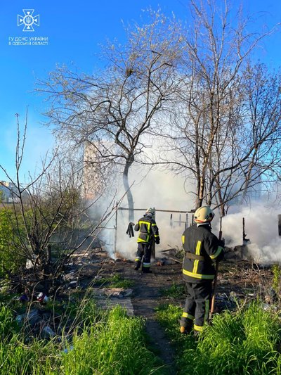 В одному з районів Одеси загорілася покинута будівля В одному з районів Одеси загорілася покинута будівля