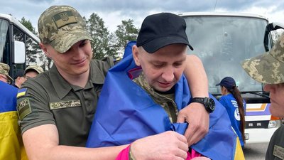 Обмін полоненими: додому під час обміну повернувся прикордонник з Чернігівщини Обмін полоненими: додому під час обміну повернувся прикордонник з Чернігівщини