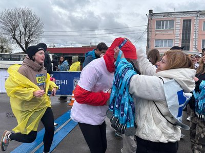 Під дощем, але з настроєм: у Бердичеві провели масовий забіг