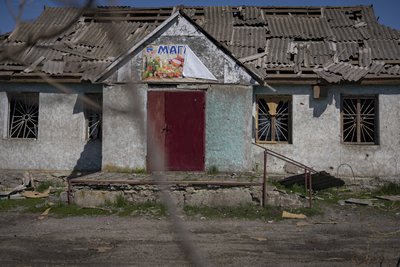 Після ударів КАБами у прифронтовій Новопавлівці на Дніпропетровщині майже не лишилось магазинів Після ударів КАБами у прифронтовій Новопавлівці на Дніпропетровщині майже не лишилось магазинів