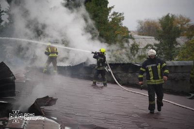В Одесі горів склад меблевого підприємства: загинули дві жінки В Одесі горів склад меблевого підприємства: загинули дві жінки