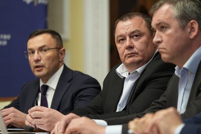 Т.в.о. голови правління НЕК "Укренерго" Олексій Брехт (у центрі) під час пресконференції в Міністерстві енергетики, присвяченої підготовці до опалювального сезону, Київ, 9 квітня 2025 року Т.в.о. голови правління НЕК "Укренерго" Олексій Брехт (у центрі) під час пресконференції в Міністерстві енергетики, присвяченої підготовці до опалювального сезону, Київ, 9 квітня 2025 року