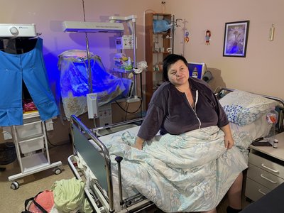 Народжені під обстрілами. Як з'являються на світ немовлята у Херсоні Народжені під обстрілами. Як з'являються на світ немовлята у Херсоні