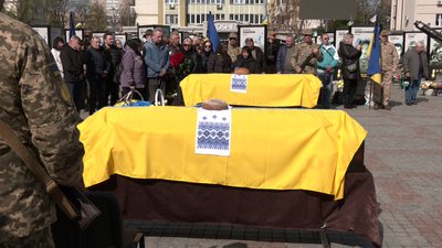 З солдатами Андрієм Мельником та Дмитром Рожковим попрощалися у Рівному З солдатами Андрієм Мельником та Дмитром Рожковим попрощалися у Рівному