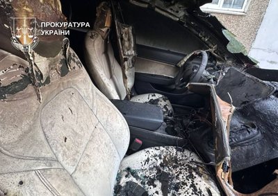 Палили Tesla на замовлення спецслужб: серед підозрюваних неповнолітня Палили Tesla на замовлення спецслужб: серед підозрюваних неповнолітня