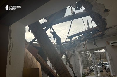"Не підлягає ремонту, тут тільки зносити": фото пошкодженого будинку через атаку РФ на Одещину "Не підлягає ремонту, тут тільки зносити": фото пошкодженого будинку через атаку РФ на Одещину