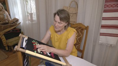 Вінничанка зібрала кошти на тканину для маскувальних сіток, продаючи шопери Вінничанка зібрала кошти на тканину для маскувальних сіток, продаючи шопери