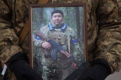 В Охтирці поховали військового Миколу Горобійченка В Охтирці поховали військового Миколу Горобійченка