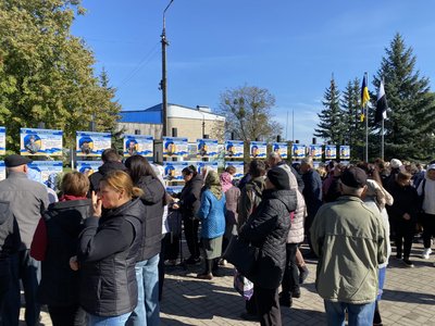 У Шацьку відкрили "Алею Надії" зі світлинами зниклих і полонених бійців У Шацьку відкрили "Алею Надії" зі світлинами зниклих і полонених бійців